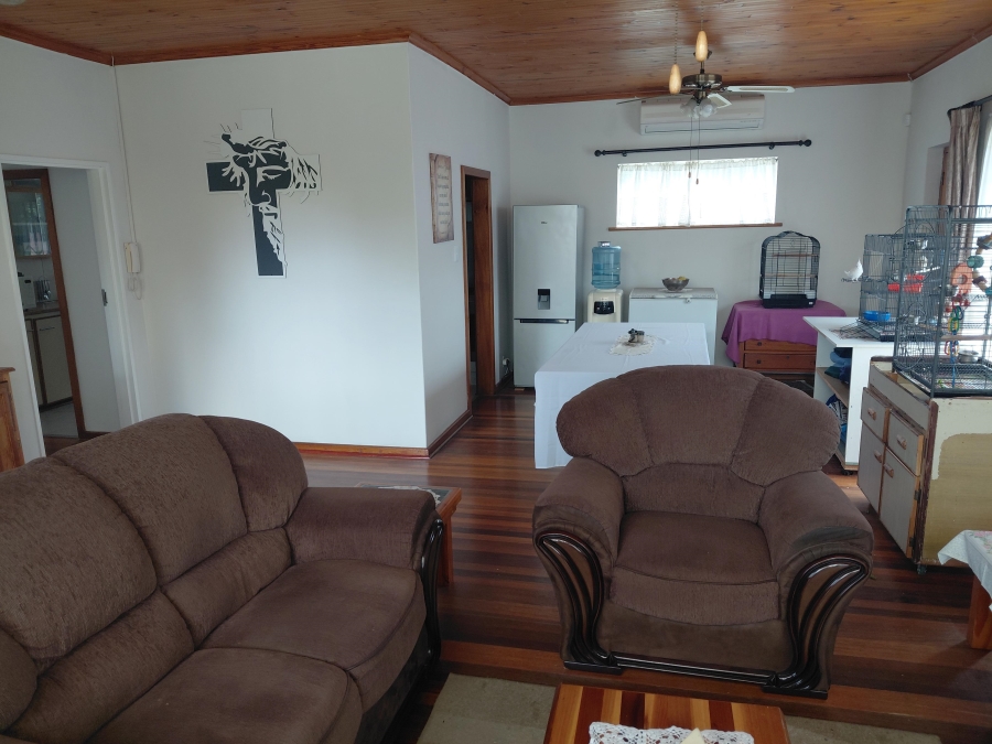 To Let 4 Bedroom Property for Rent in Vanes Estate Eastern Cape